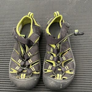 Keen kid sandals - size 1 (yellow and black)
